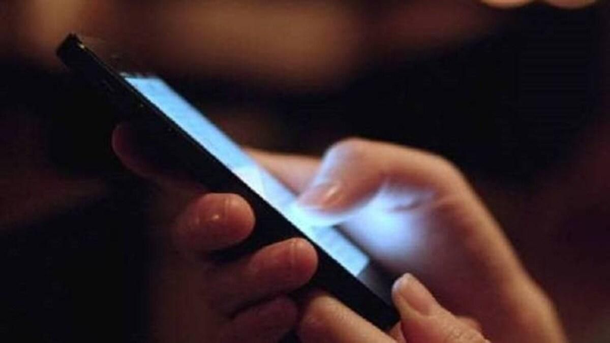 Загорелась одежда: ученик из Вьетнама умер из-за взрыва телефона на онлайн-уроке Загорелась одежда: ученик из Вьетнама умер из-за взрыва телефона на онлайн-уроке