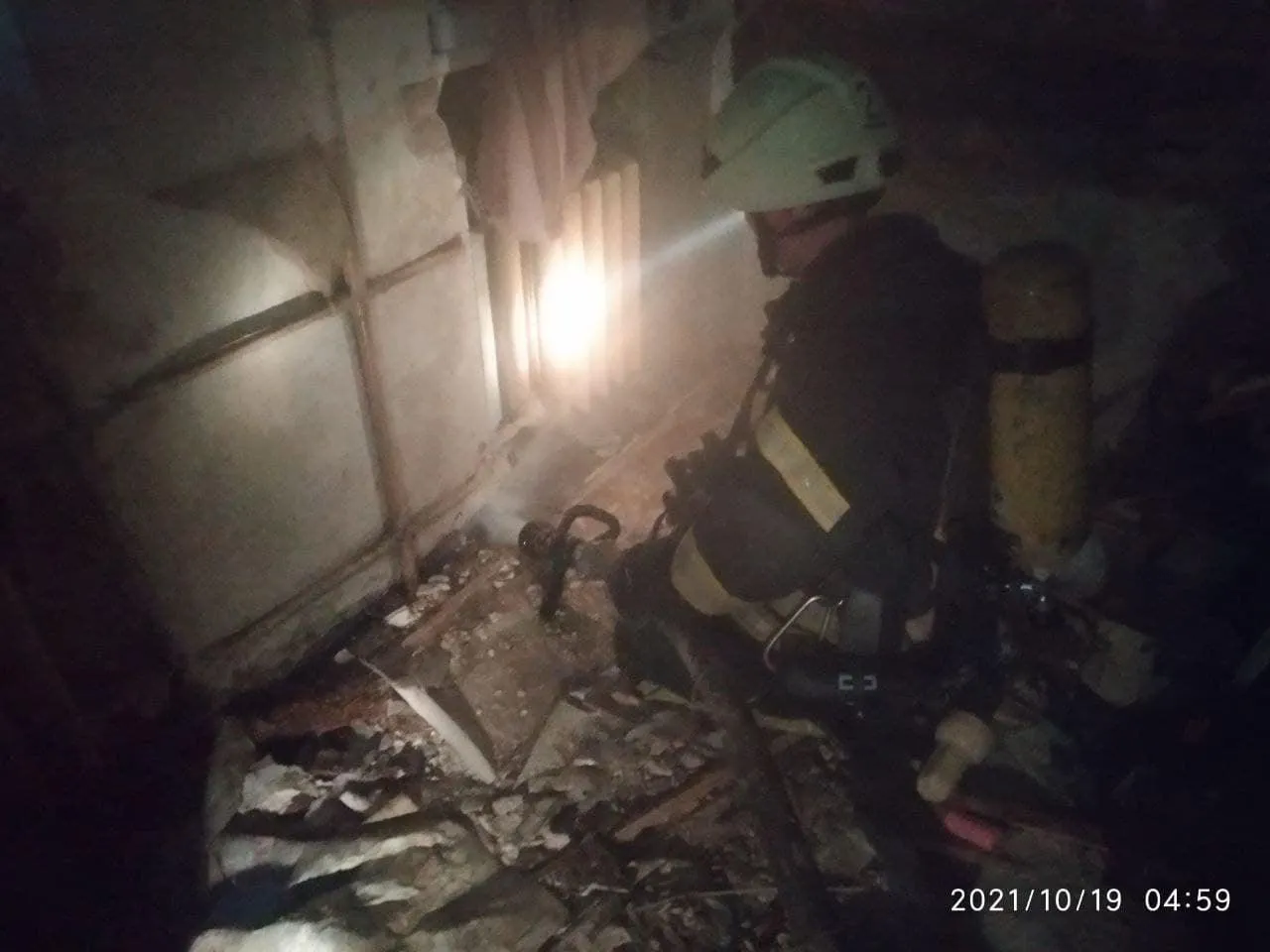 Пожежа в Києві, згоріла квартира на Політехнічному провулку, є жертва