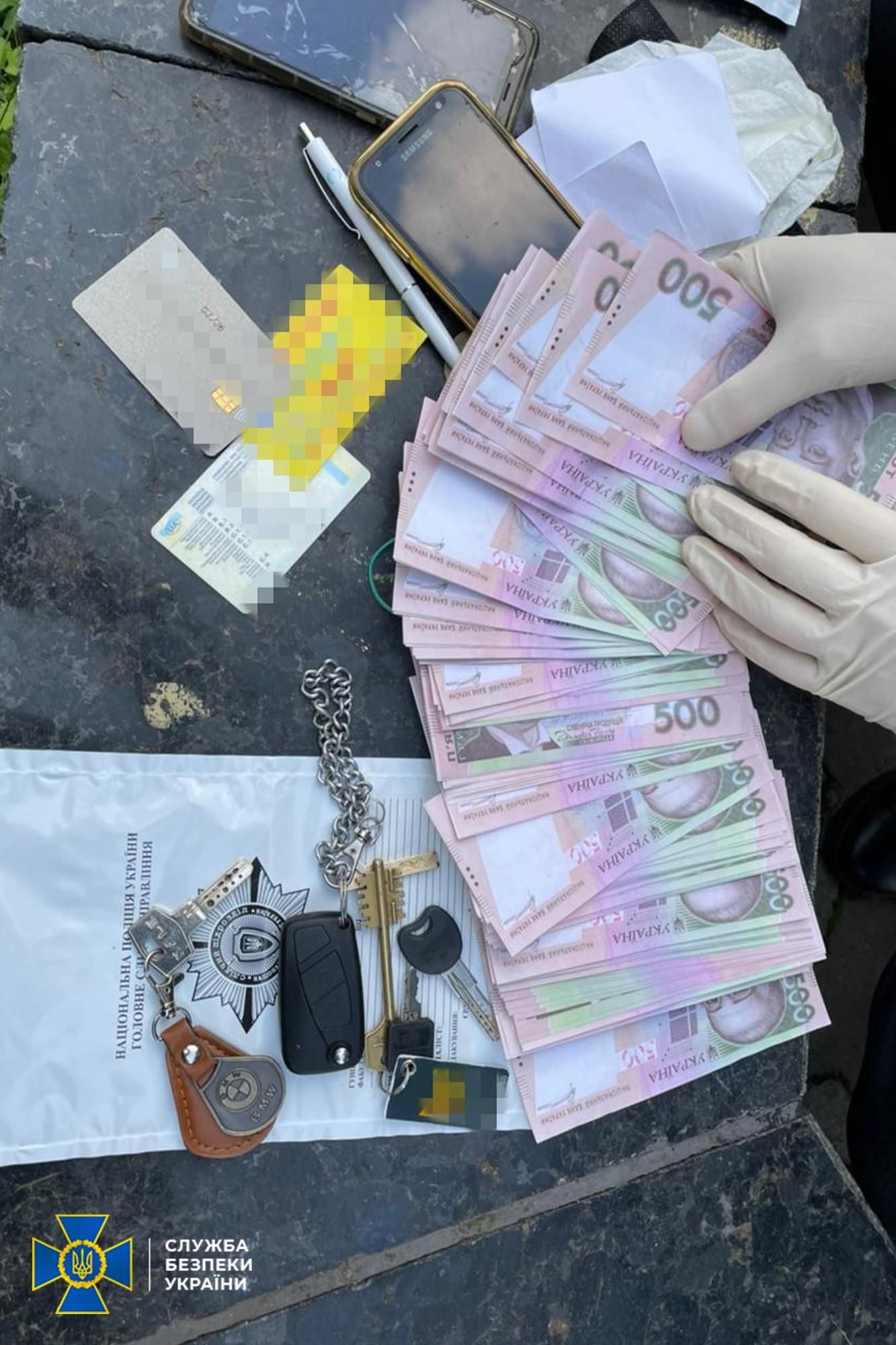 Підробляли документи за 5 тисяч доларів: СБУ заблокувала канал нелегальної міграції в ЄС - Кримінальні новини України - 24 Канал Підробляли документи за 5 тисяч доларів: СБУ заблокувала канал нелегальної міграції в ЄС - Кримінальні новини України - 24 Канал