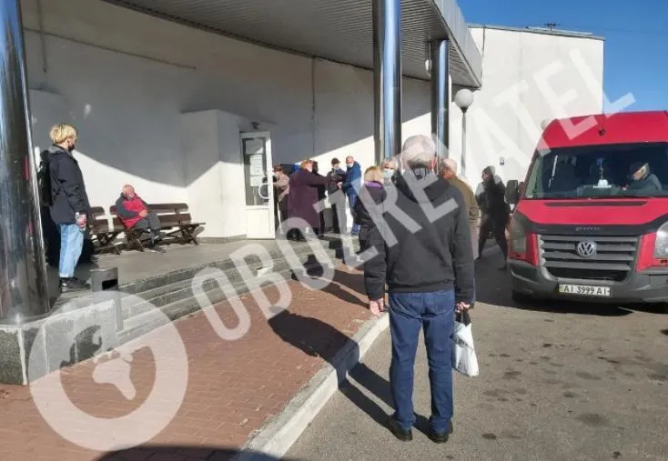 черги у крематорію Києва через померлих від COVID-19 черги у крематорію Києва через померлих від COVID-19