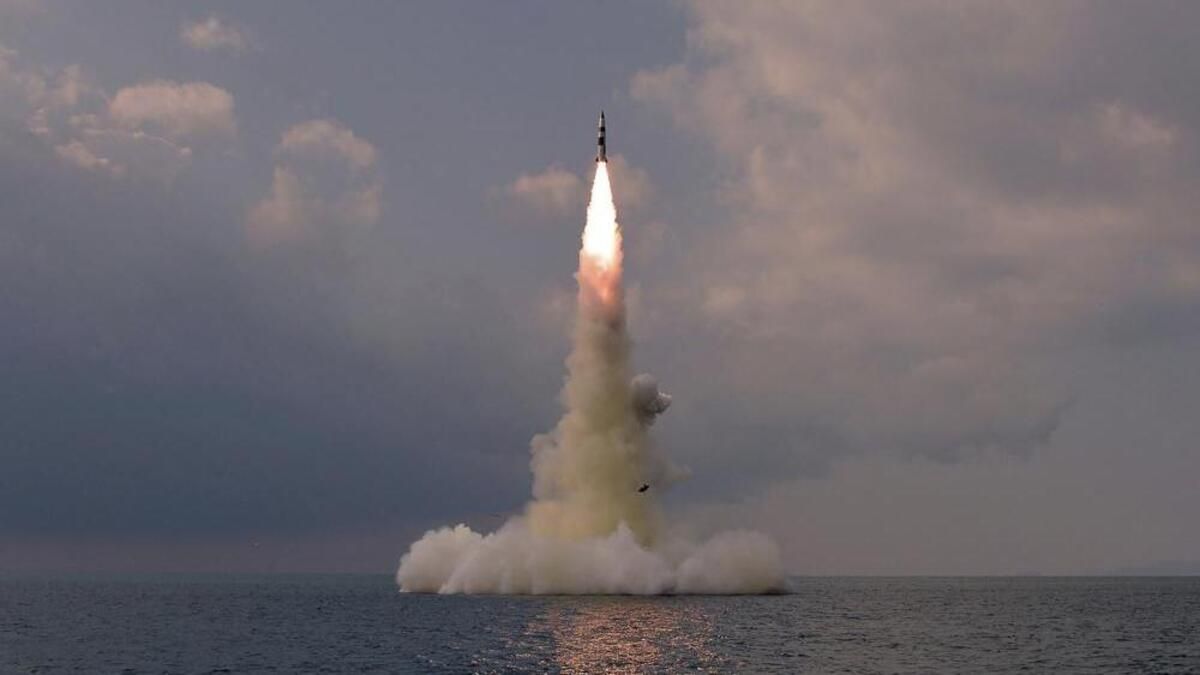 КНДР таки запустила ракету з підводного човна: в ООН збирають засідання - Україна новини - 24 Канал