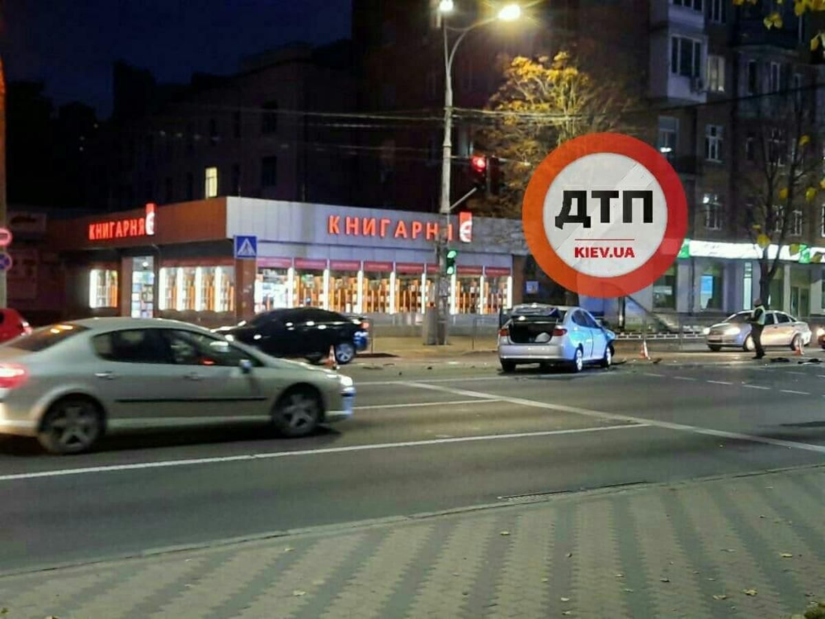 Не поділили дорогу і збили жінку: на Повітрофлотському проспекті сталася нічна смертельна ДТП - Новини Києва - Київ Не поділили дорогу і збили жінку: на Повітрофлотському проспекті сталася нічна смертельна ДТП - Новини Києва - Київ