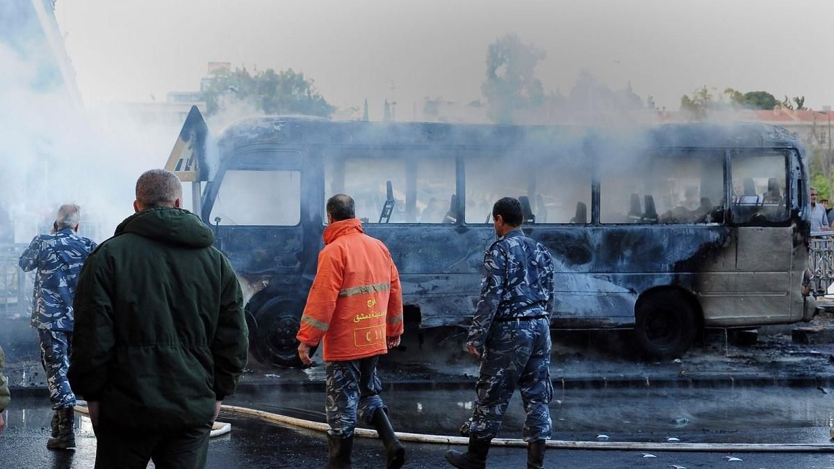 В Сирии прогремел мощный взрыв возле президентского дворца: 14 военных погибли В Сирии прогремел мощный взрыв возле президентского дворца: 14 военных погибли