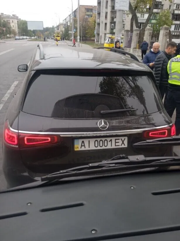 Перевізник Авен-Єзер влаштував розбірки із Транссіті у Києві, постраждали двоє людей Перевізник Авен-Єзер влаштував розбірки із Транссіті у Києві, постраждали двоє людей