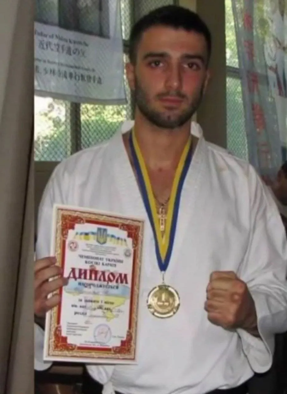 У Києві побили блогера Олексія Остаповського, він звинувачує чемпіона з карате Антона Чернієнка
