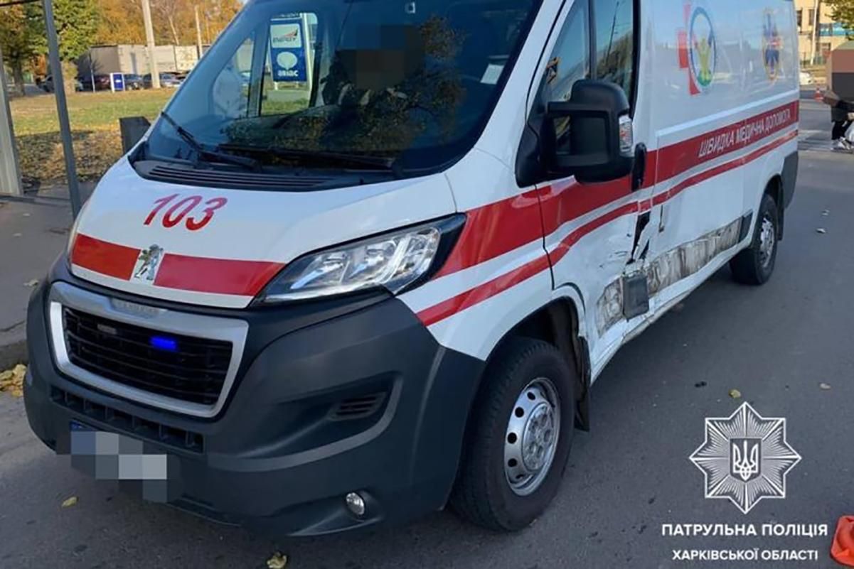Микроавтобус влетел в карету скорой в Харькове: фото с места ДТП Микроавтобус влетел в карету скорой в Харькове: фото с места ДТП