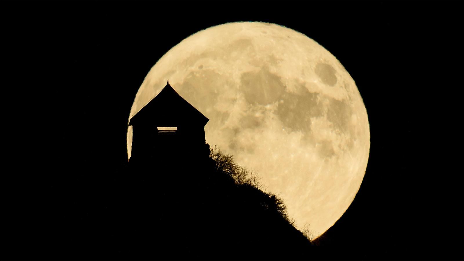 Повний місяць 20 жовтня 2021 – фото і відео фази Місяця Повний місяць 20 жовтня 2021 – фото і відео фази Місяця