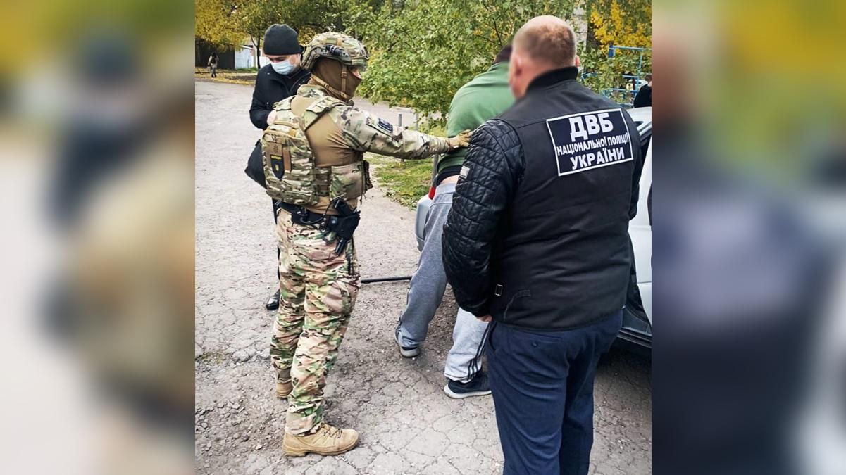 Задержали за наркоторговлю бывшего полицейского из Харькова: что у него нашли