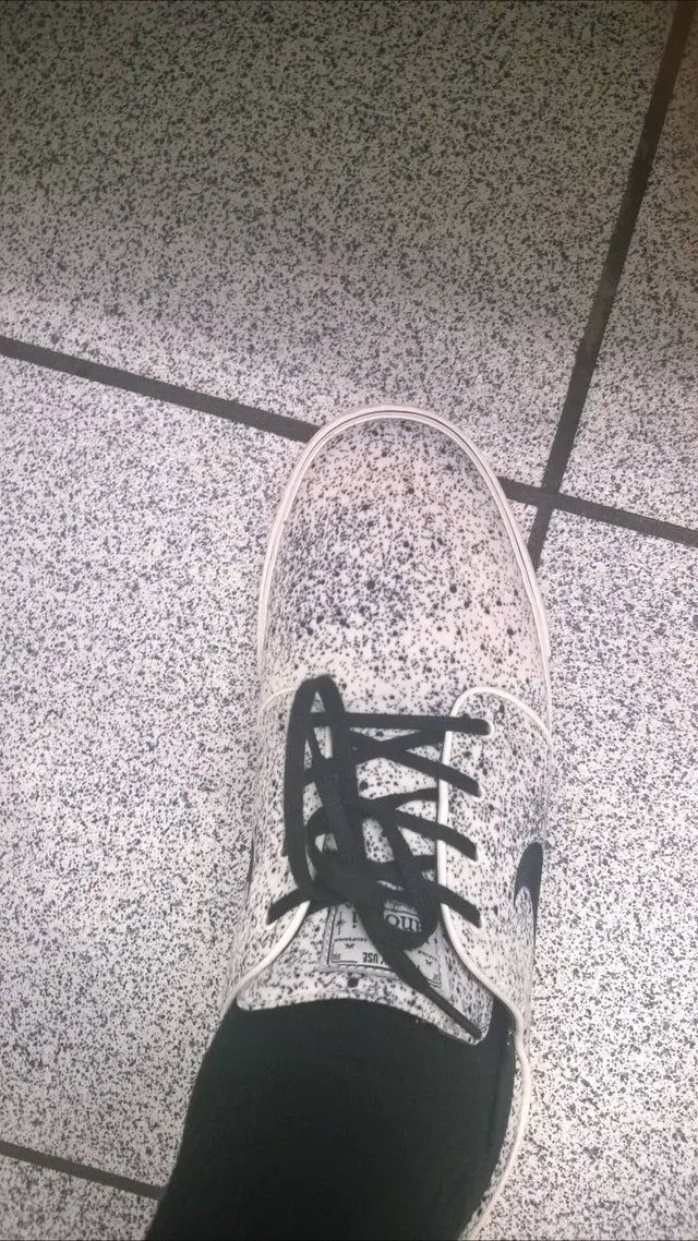 Кросівки ідеально поєднуються з підлогою 