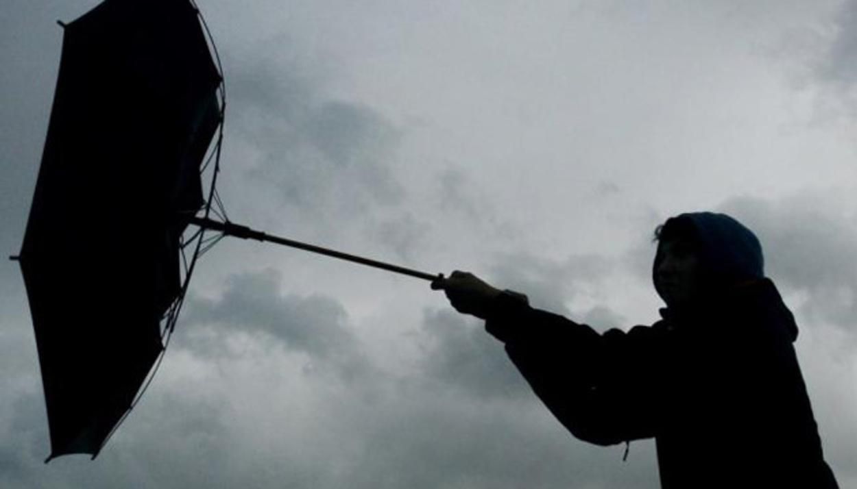 Львів накриє шалений вітер: синоптики оголосили штормове попередження - Львів Львів накриє шалений вітер: синоптики оголосили штормове попередження - Львів