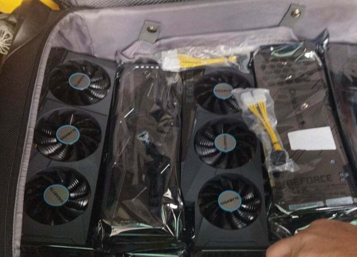 В аеропорту "Львів" житель США намагався обдурити митників - Новини Львова сьогодні - Львів В аеропорту "Львів" житель США намагався обдурити митників - Новини Львова сьогодні - Львів