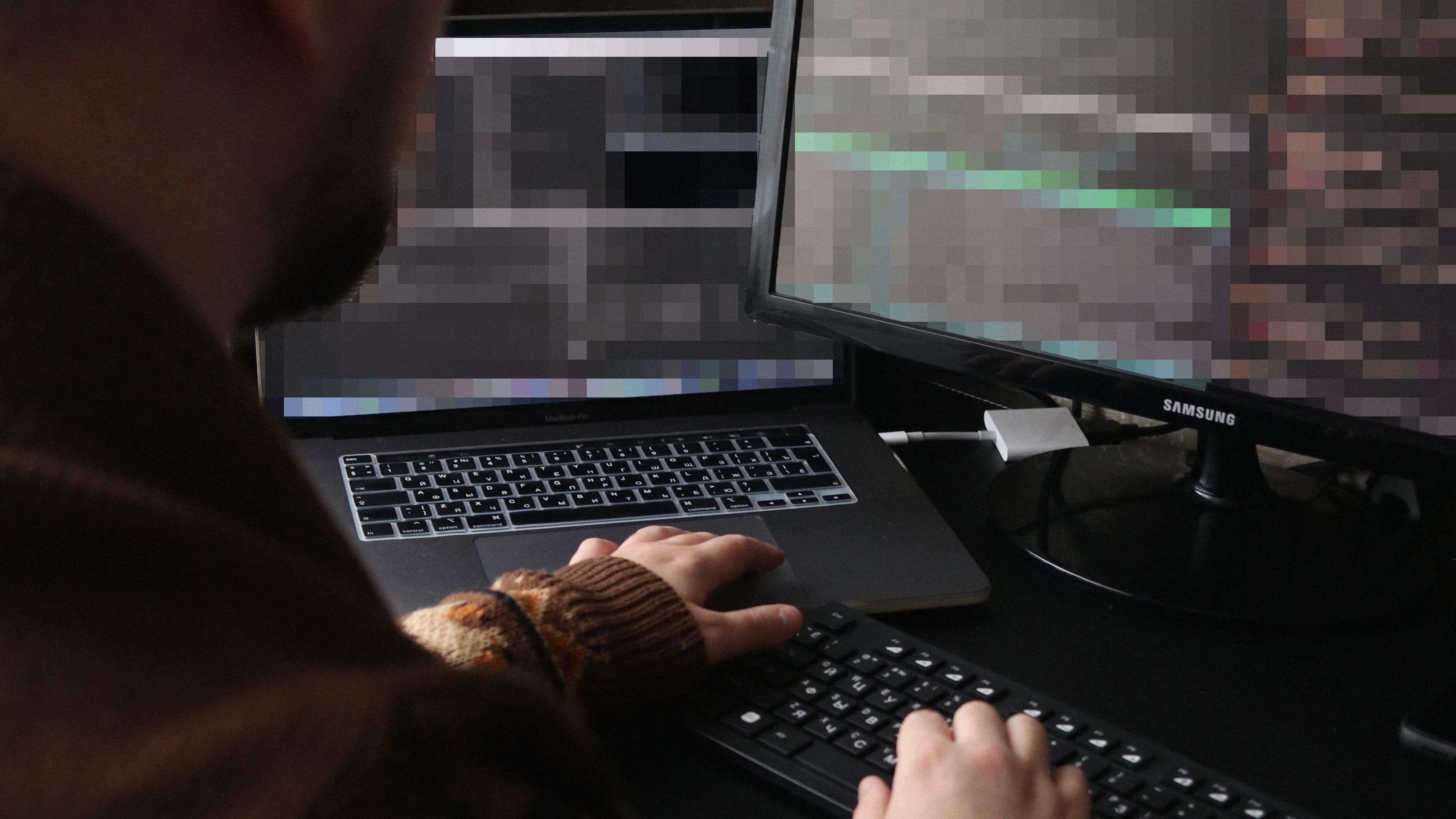 Японец с помощью нейросети снимал цензуру с порнографии: его арестовали Японец с помощью нейросети снимал цензуру с порнографии: его арестовали