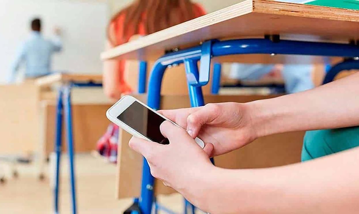 Одеським учням хочуть заборонити користуватися телефонами в школах - новини мобільних телефонів - Освіта