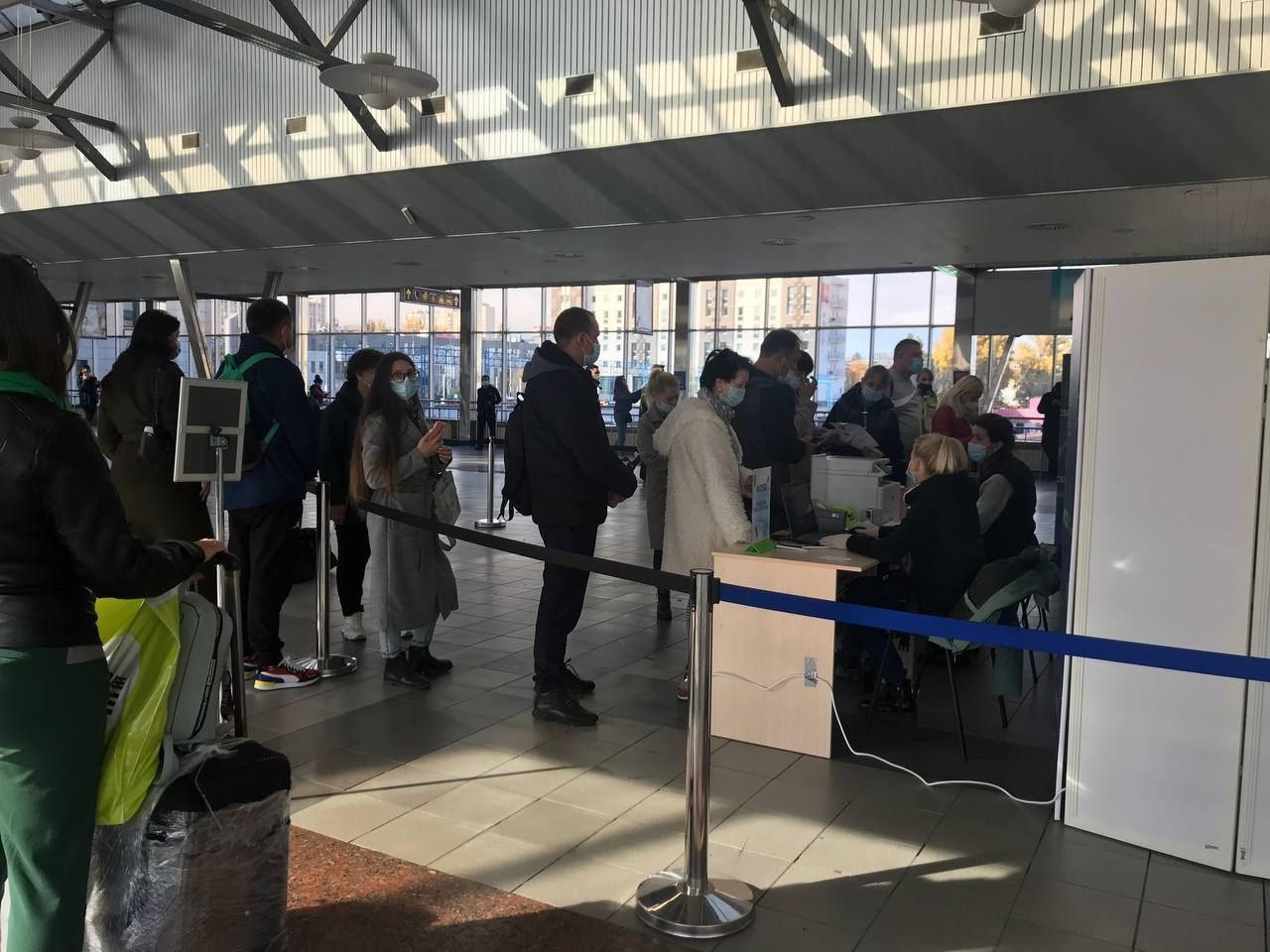 Штрафы по 17 тысяч гривен и платные тесты: как люди добираются из Киева в другие города Украины Штрафы по 17 тысяч гривен и платные тесты: как люди добираются из Киева в другие города Украины