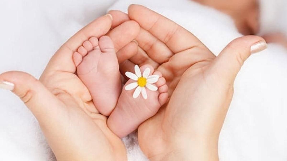 На Черниговщине 13-летняя девочка родила дочь от 17-летнего парня На Черниговщине 13-летняя девочка родила дочь от 17-летнего парня