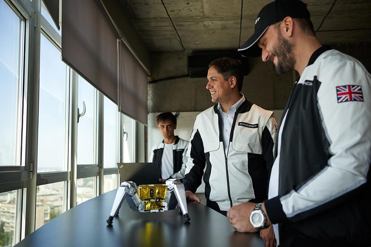 Країна ззовні: що відомо про першу британсько-українську місію на Місяць - Україна новини - 24 Канал Країна ззовні: що відомо про першу британсько-українську місію на Місяць - Україна новини - 24 Канал