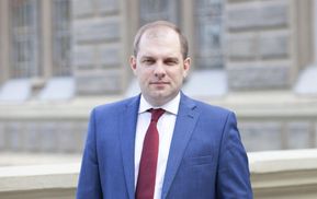 Гривна к доллару укрепилась: в НБУ рассказали, что этому способствовало