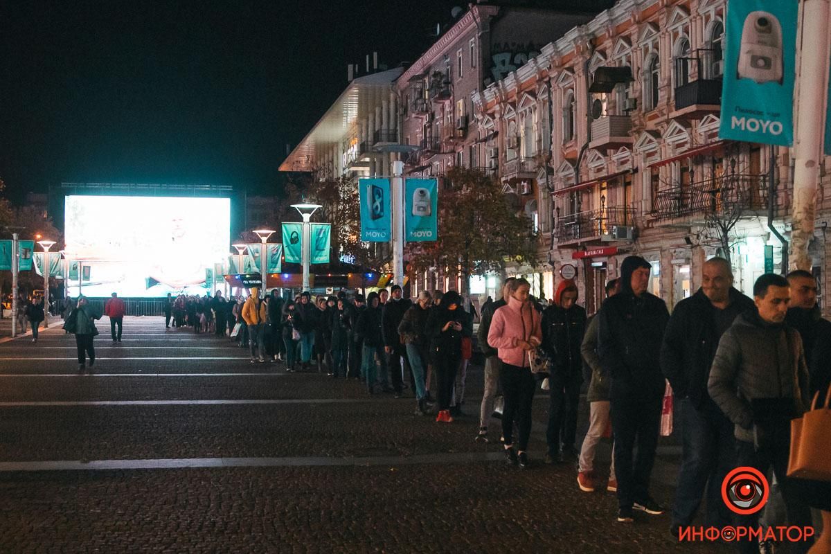 У Дніпрі утворились "кілометрові" черги до транспорту: фото натовпу - Новини Дніпро - 24 Канал