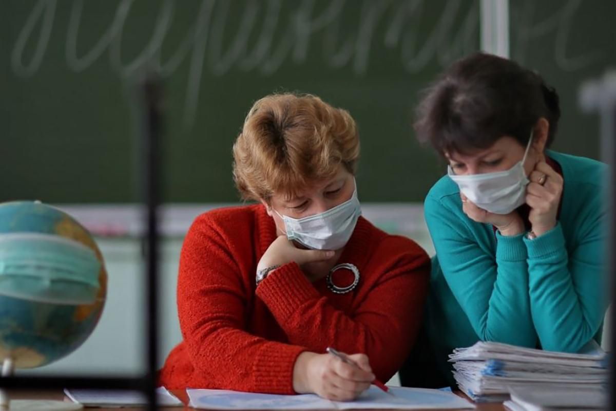 Скільки вчителів вже повністю вакциновані, а де – найнижчі показники: оновлені дані МОН - Україна новини - Освіта