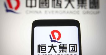 В шаге от дефолта: китайская компания Evergrande выплатила почти 84 миллиона долларов
