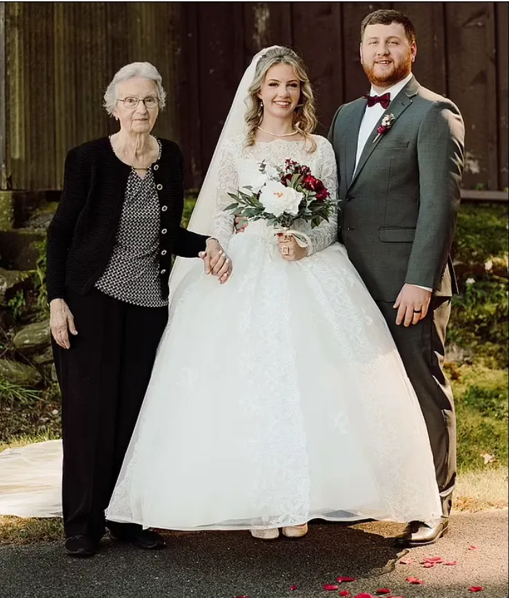 Сукня 1961-го року виглядає стильно й сьогодні Сукня 1961-го року виглядає стильно й сьогодні