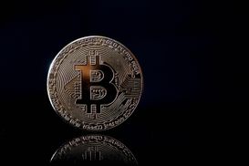 Біткойн різко обвалився  на 87% на біржі Binance: чому так сталося 
