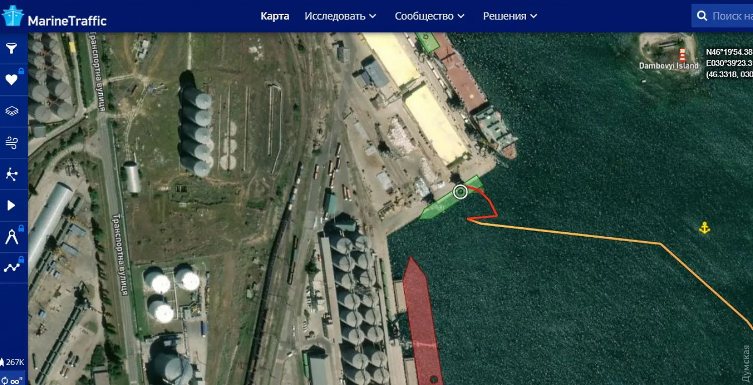 судно врізалося в причал судно врізалося в причал