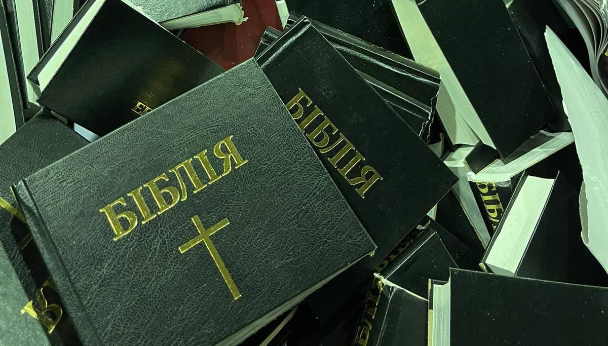 У Броварах на Київщині здали на переробку тисячі Біблій, реакція власника заводу вражає - Новини Києва сьогодні - Київ У Броварах на Київщині здали на переробку тисячі Біблій, реакція власника заводу вражає - Новини Києва сьогодні - Київ