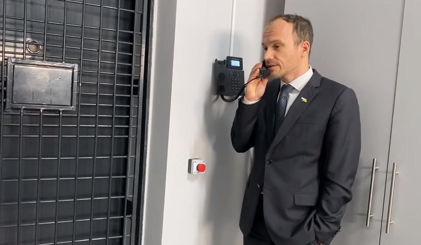 А я на морі, – Малюська зіронізував про нову послугу в Лук'янівському СІЗО - 24 Канал А я на морі, – Малюська зіронізував про нову послугу в Лук'янівському СІЗО - 24 Канал