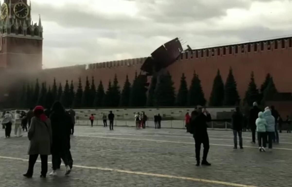 Громко и мощно: появилось полное видео обвала стены Кремля