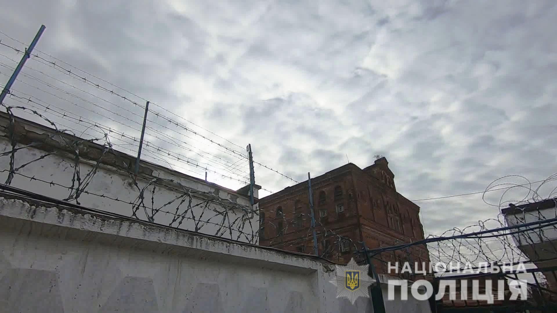 Сидів у СІЗО та грабував людей: в Одесі викрили інтернет-шахрая арештанта - 24 Канал Сидів у СІЗО та грабував людей: в Одесі викрили інтернет-шахрая арештанта - 24 Канал