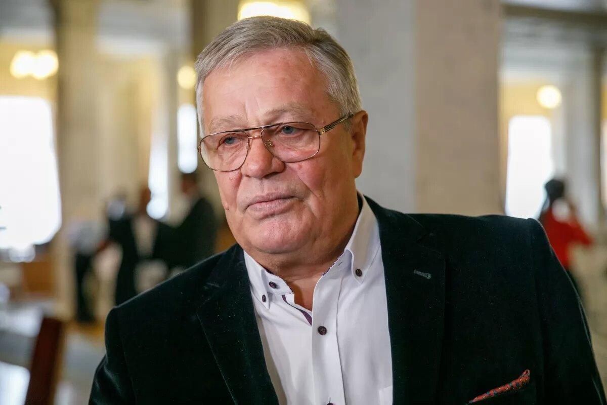 Нардеп від ОПЗЖ взяв помічницею невістку, бо "лише їй довіряє святі конфіденційні питання" - 23 октября 2021 - 24 Канал Нардеп від ОПЗЖ взяв помічницею невістку, бо "лише їй довіряє святі конфіденційні питання" - 23 октября 2021 - 24 Канал