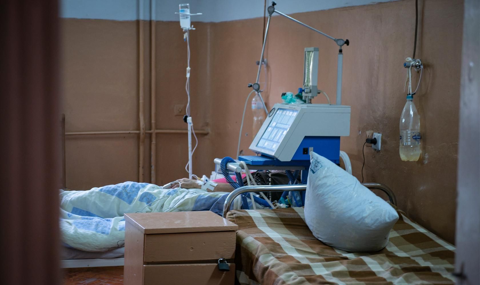 В реанимациях Одессы "продают" места пациентам за сотни долларов: фотодоказательство