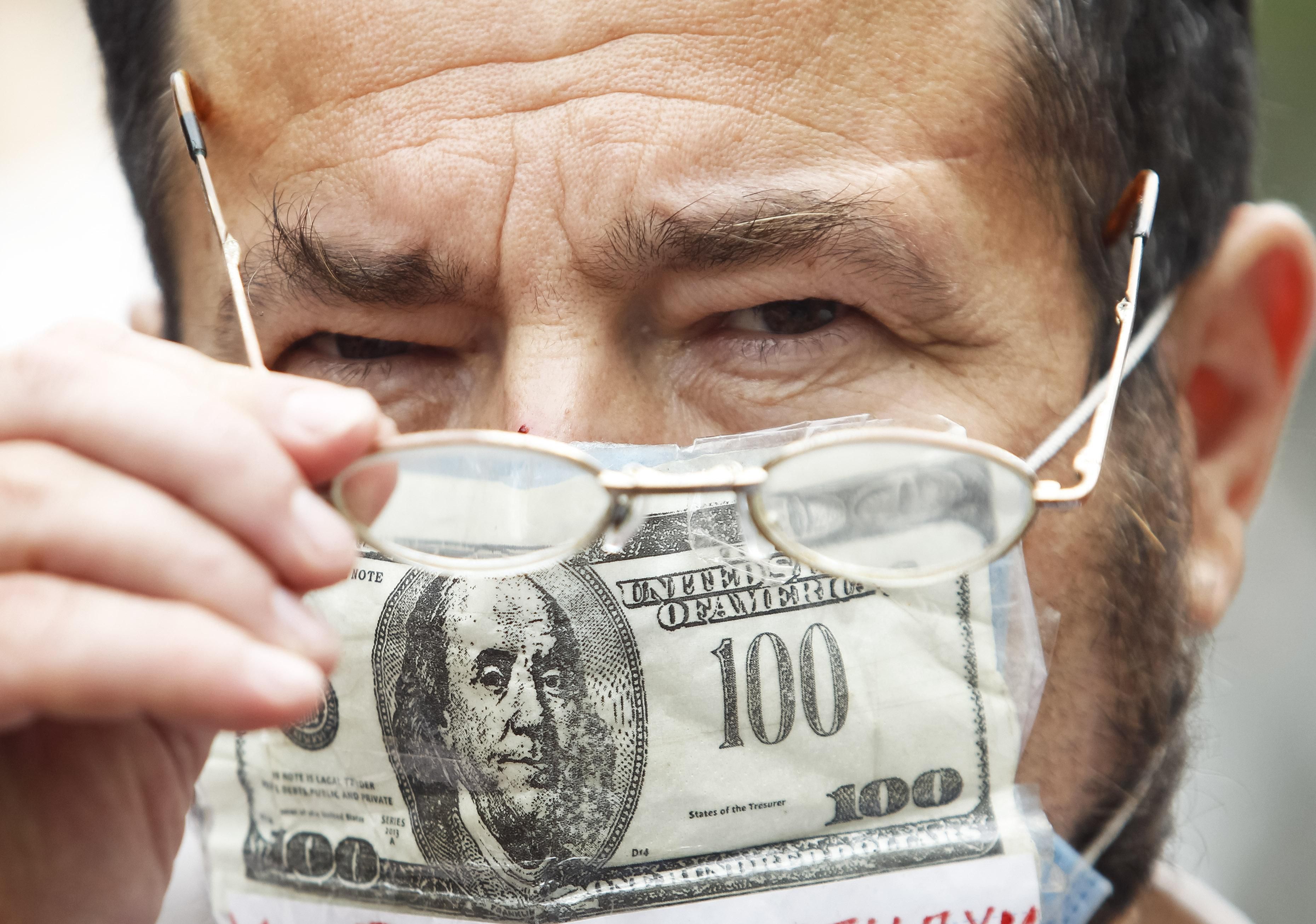 Испанцам вернут все "карантинные" штрафы Испанцам вернут все "карантинные" штрафы