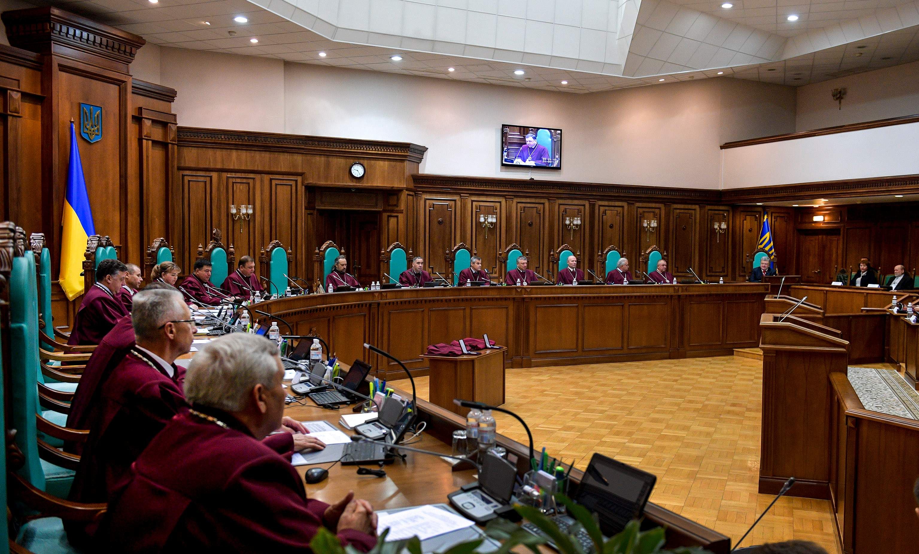 Конституційний суд відмовився усунути від керівництва вишами люстрованих осіб - Україна новини - Освіта