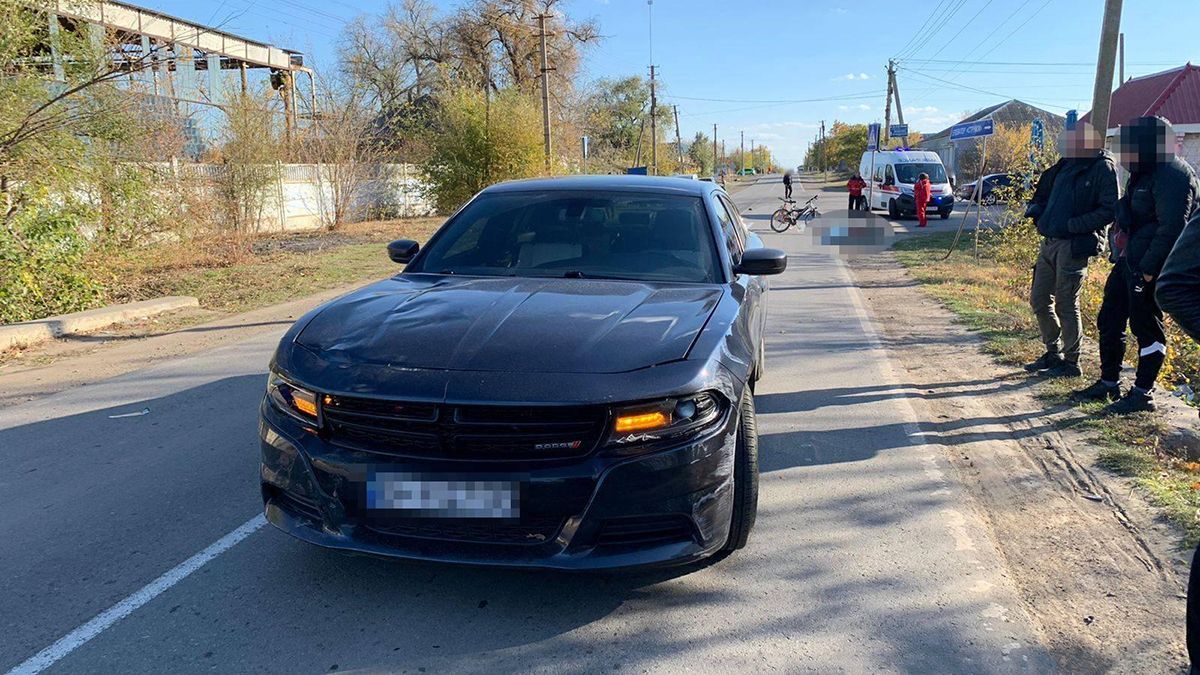 Елітна іномарка збила 10-річного хлопчика на Одещині: помер до приїзду швидкої - 24 Канал
