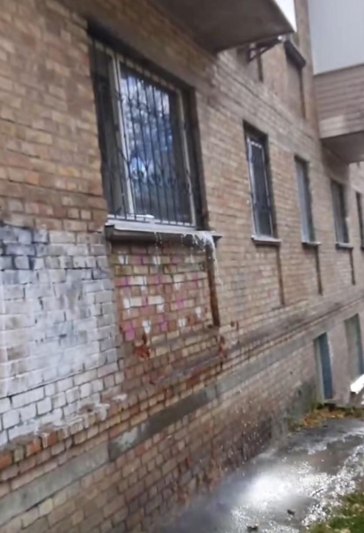 У відділенні "Нової пошти" на Солом'янці трапився "гарячий потоп": відео з місця інциденту - Новини Києва - Київ У відділенні "Нової пошти" на Солом'янці трапився "гарячий потоп": відео з місця інциденту - Новини Києва - Київ