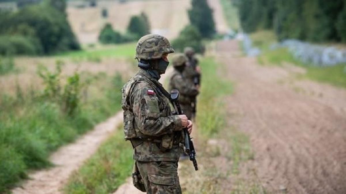 Ранили военных: нелегалы из Беларуси пыталась прорваться в Польшу Ранили военных: нелегалы из Беларуси пыталась прорваться в Польшу