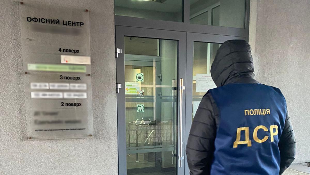 Прокуроры массово обыскивают подрядчиков Святошинской РГА в Киеве