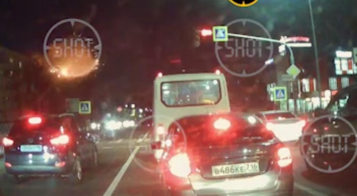 Огонь на несколько метров: появилось видео мощного взрыва в доме в России Огонь на несколько метров: появилось видео мощного взрыва в доме в России