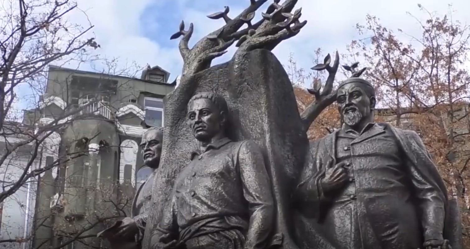 В историческом центре Харькова открыли новый Сквер Мыслителей В историческом центре Харькова открыли новый Сквер Мыслителей