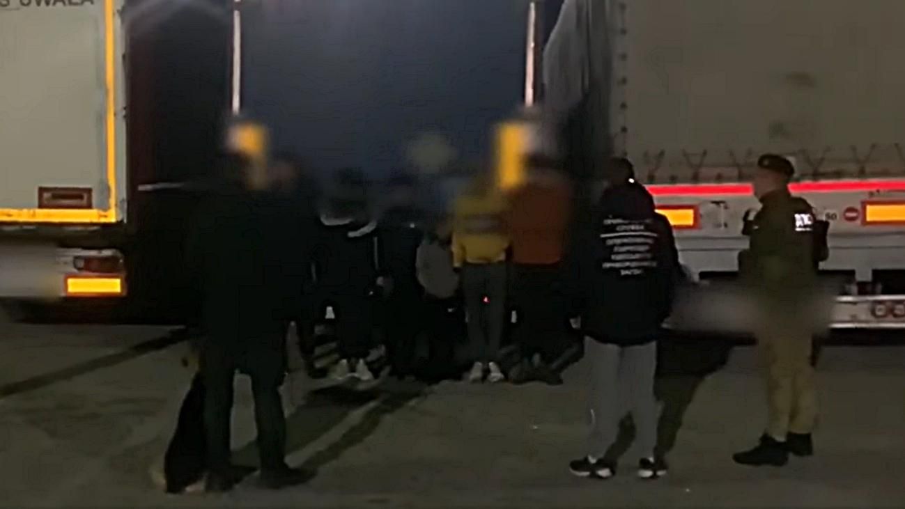 Под Одессой поймали сирийских нелегалов: самому младшему 10 лет Под Одессой поймали сирийских нелегалов: самому младшему 10 лет