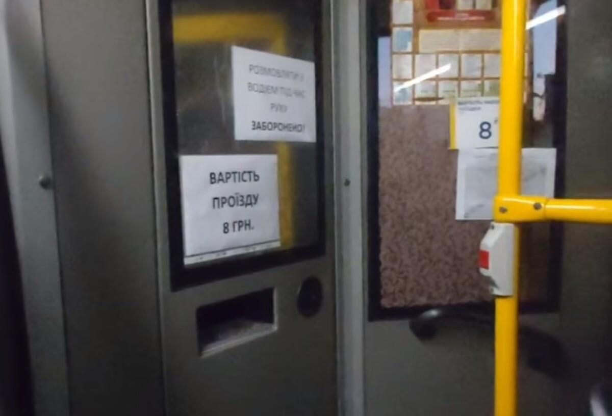 Шоу Урганта и "Дым сигарет" на весь салон: киевлян возмутило поведение водителя автобуса