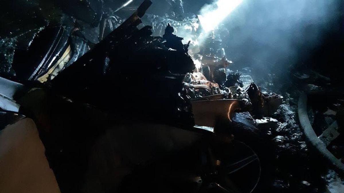 У Білій Церкві на Київщині вщент згоріли дві автівки: моторошні фото - Київ У Білій Церкві на Київщині вщент згоріли дві автівки: моторошні фото - Київ