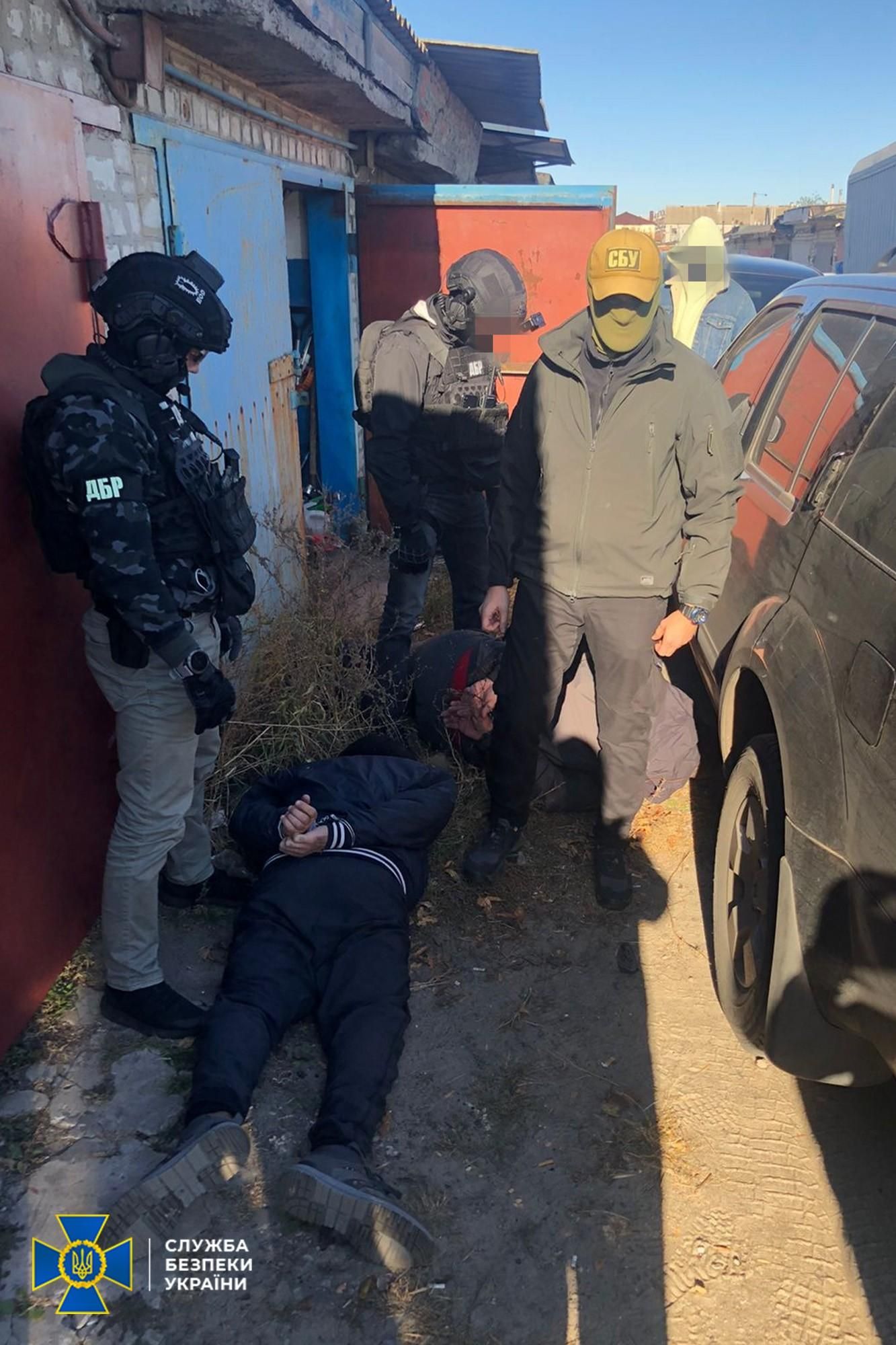 На Донбасі затримали поліцейського за торгівлю зброєю із зони ООС - Новини Краматорськ - 24 Канал На Донбасі затримали поліцейського за торгівлю зброєю із зони ООС - Новини Краматорськ - 24 Канал