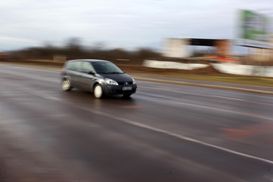 После нападения сразу скрылся: на трассе под Полтавой обстреляли авто
