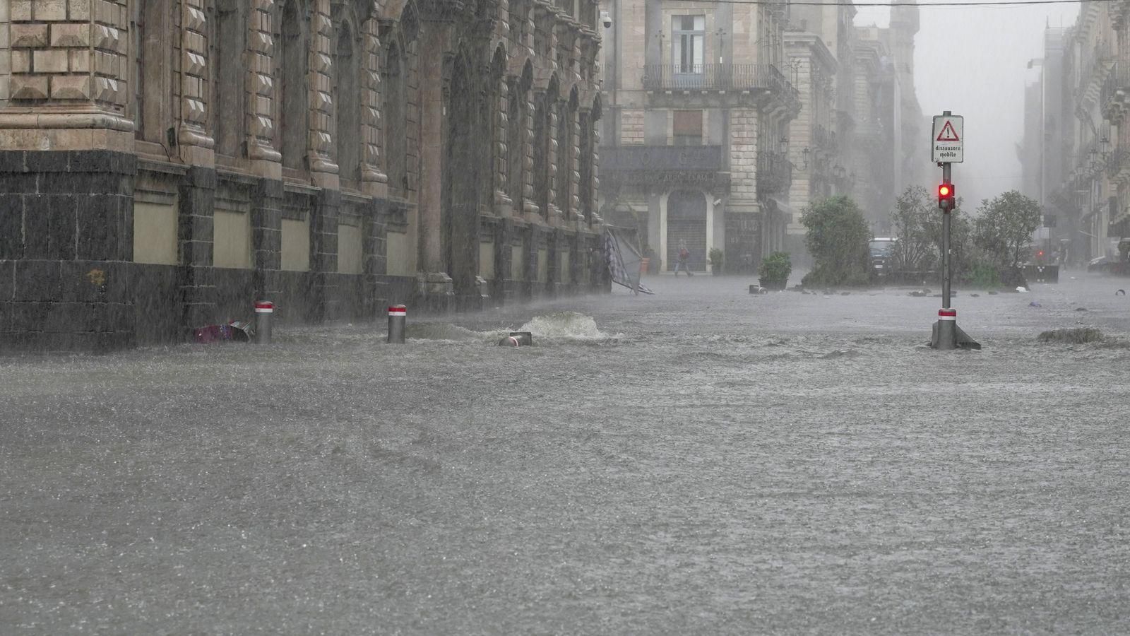 В Італії після шторму лютує сильна повінь: є загиблі - 24 Канал