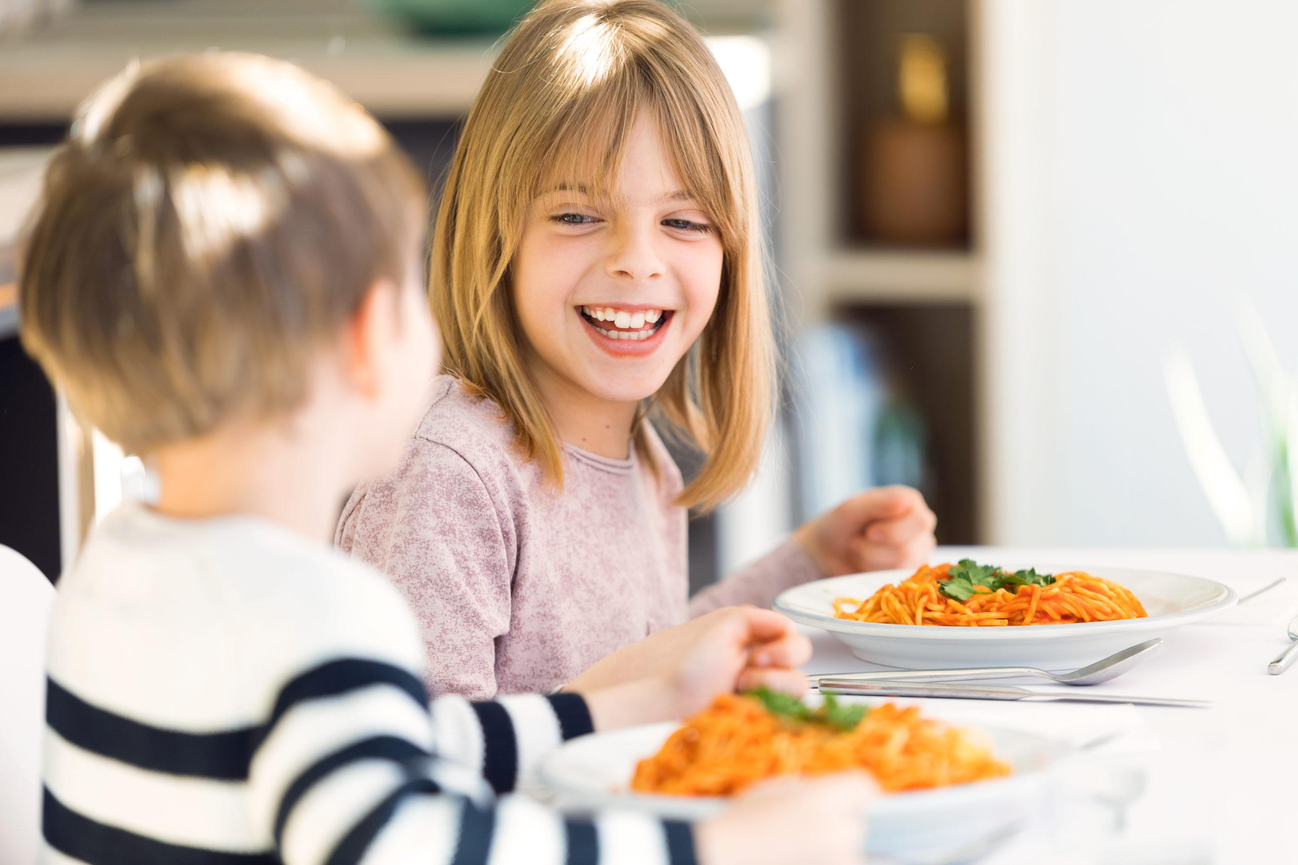 Минздрав опубликовал рецепты блюд из нового школьного меню: что будут готовить для детей