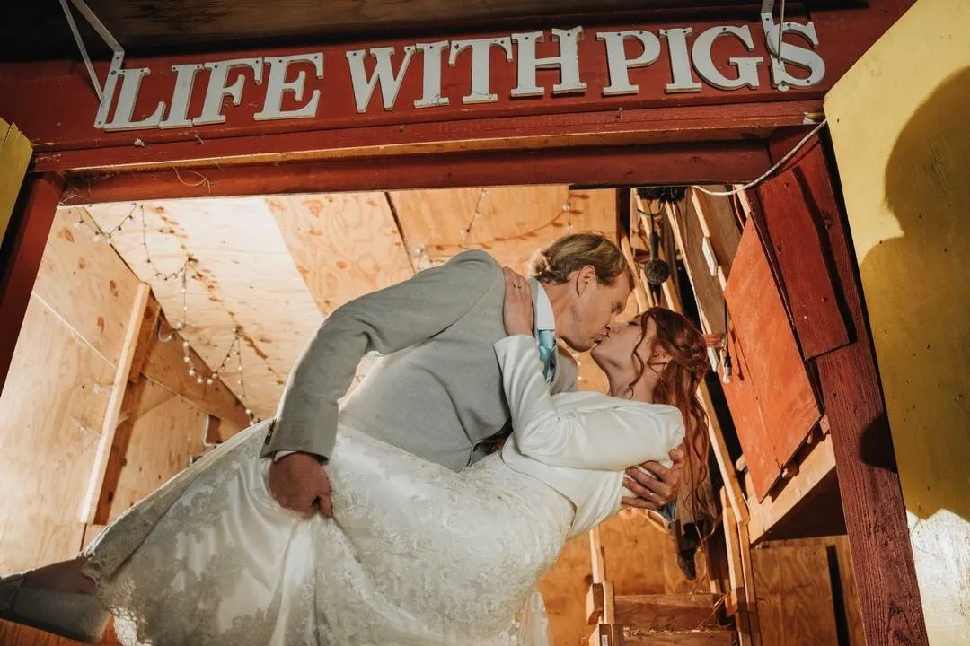 Наречені володіють притулком для сільськогосподарських тварин Наречені володіють притулком для сільськогосподарських тварин