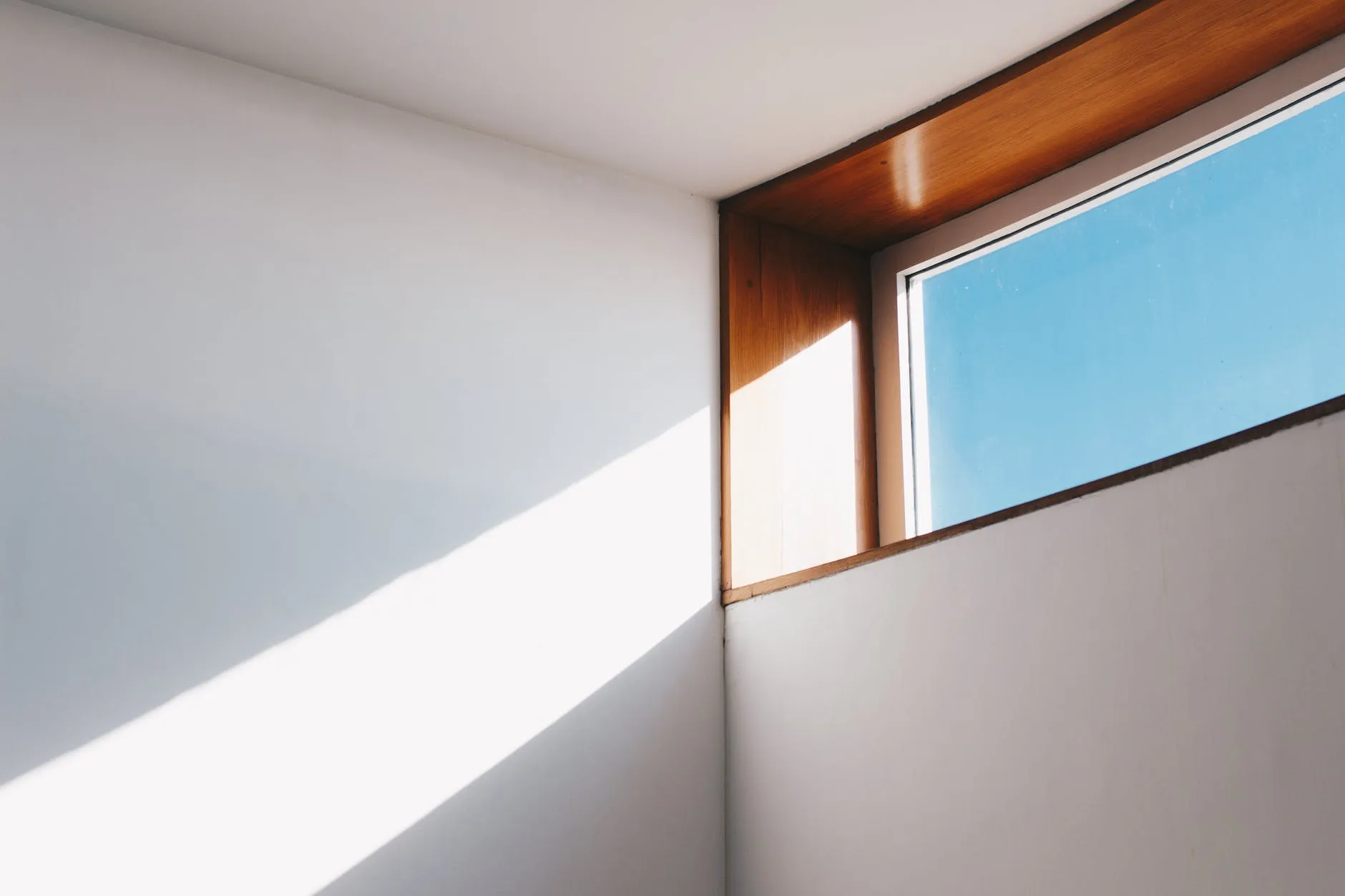 Збільшення віконного прорізу забезпечить будинок більшою кількістю світла 